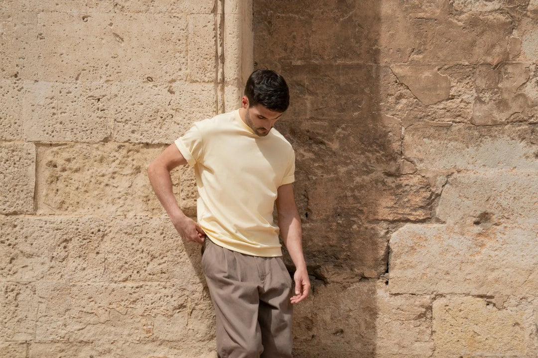 Should you tuck in your T-shirt?