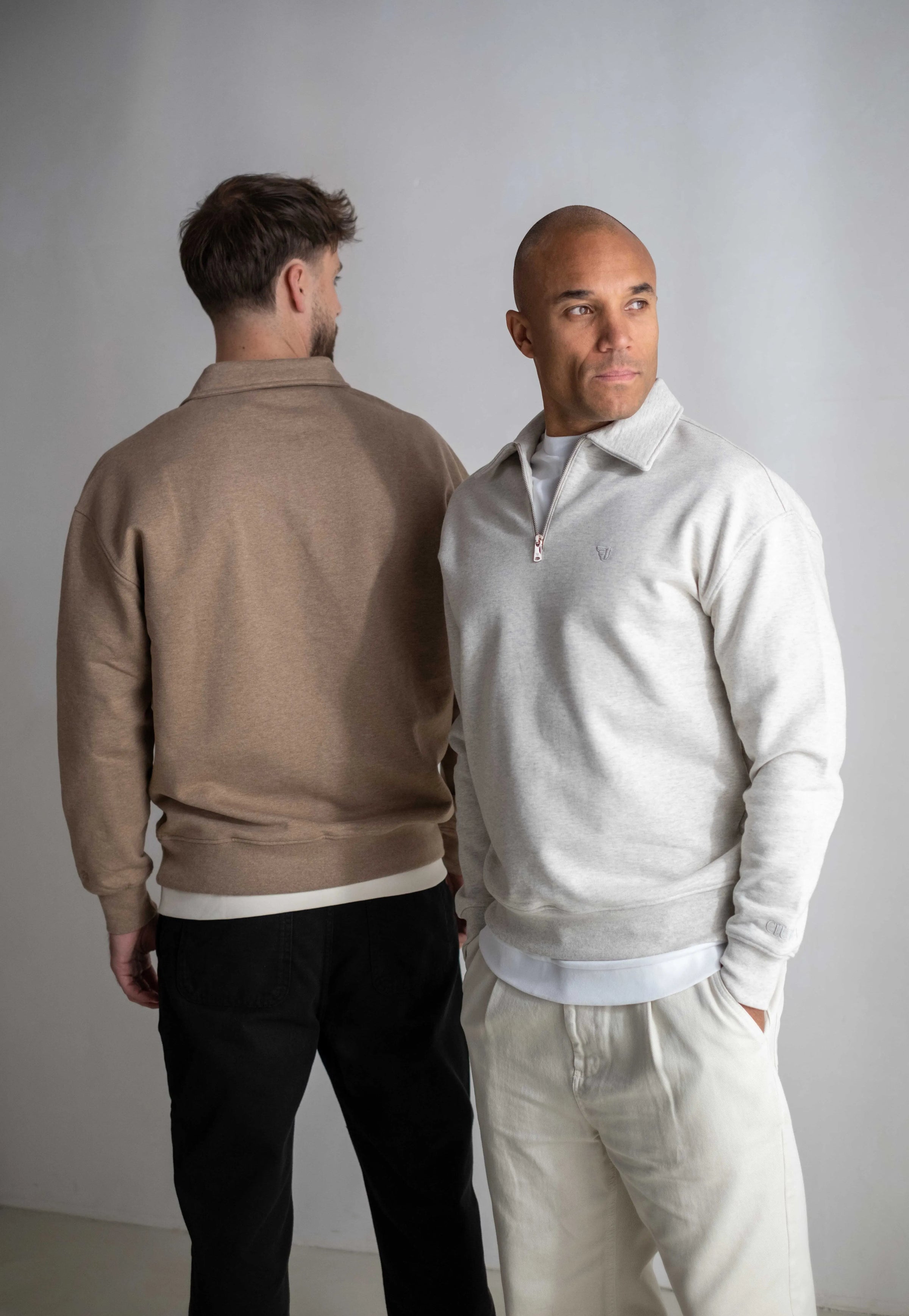 ESSENTIAL ZIP SWEATER - CLUB 24